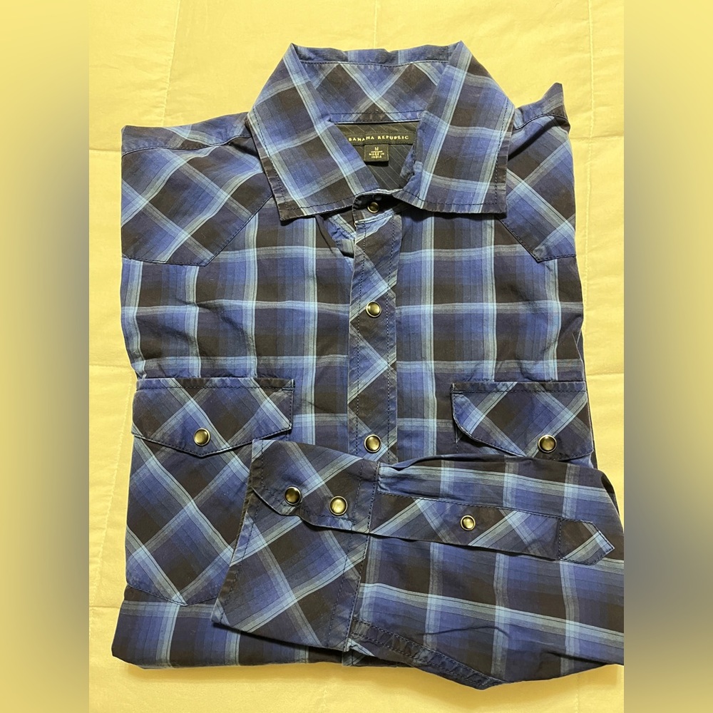 Banana Republic men’s Western style Slim Fit button down shirt. Blue plaid.